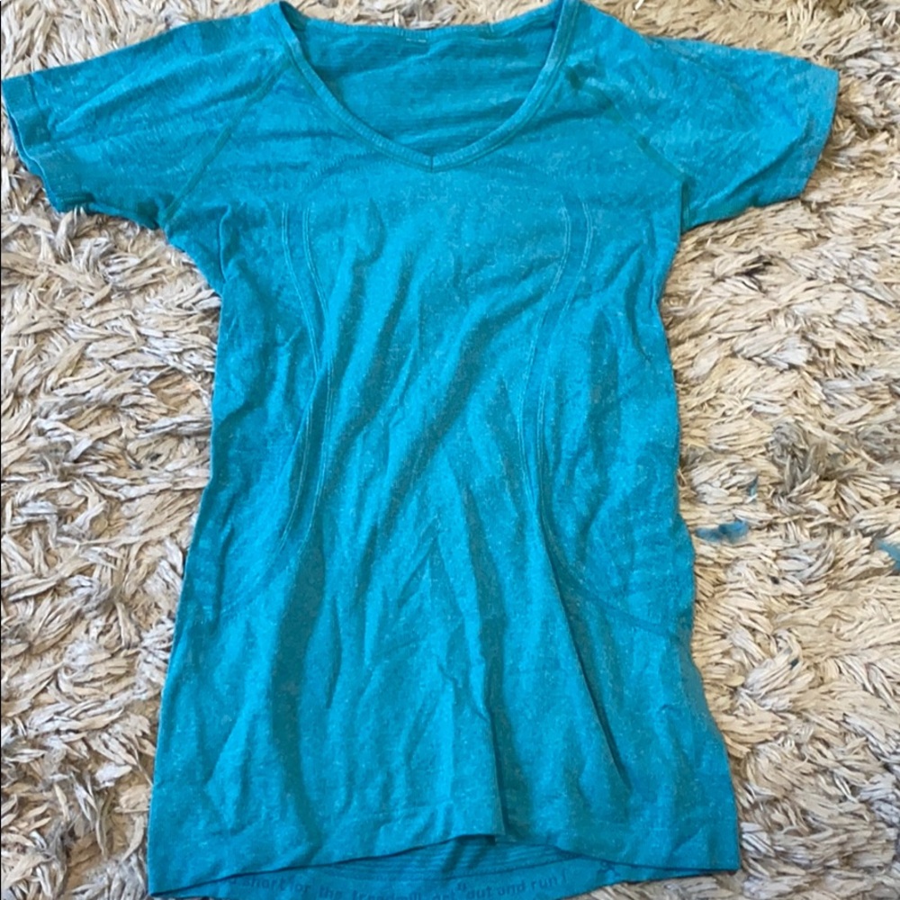 aqua lulu v neck tee
